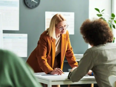 blond-mature-teacher-of-foreign-language-communica-2023-11-27-04-54-33-utc-kopia