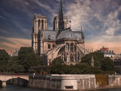 Katedra Notre-Dame w Paryżu: Historia, Zabytki i Zwiedzanie w 2024